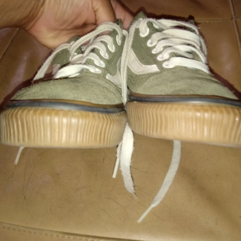 Vans - Picture 2 of 6